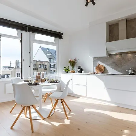 Huswell - Brand New Near The Blankenberge