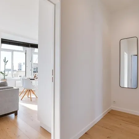Huswell - Brand New Near The Blankenberge