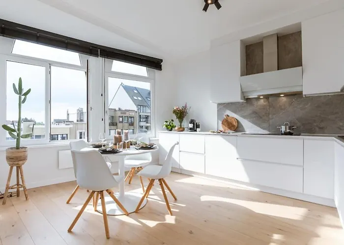 Huswell - Brand New Near The בלנקנברג